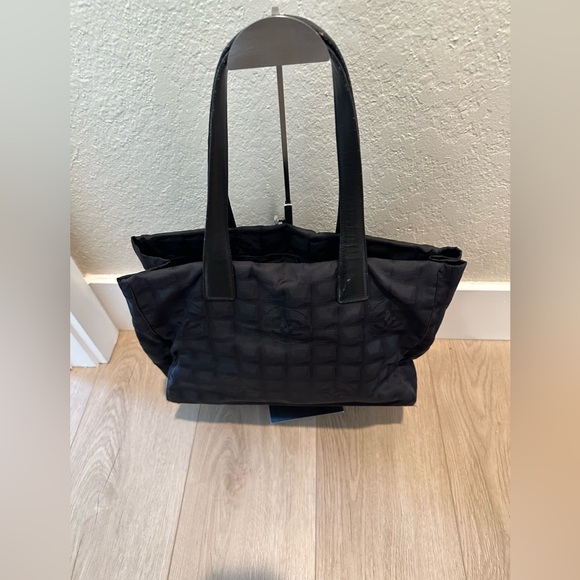 Authentic Chanel bag - Picture 2 of 12